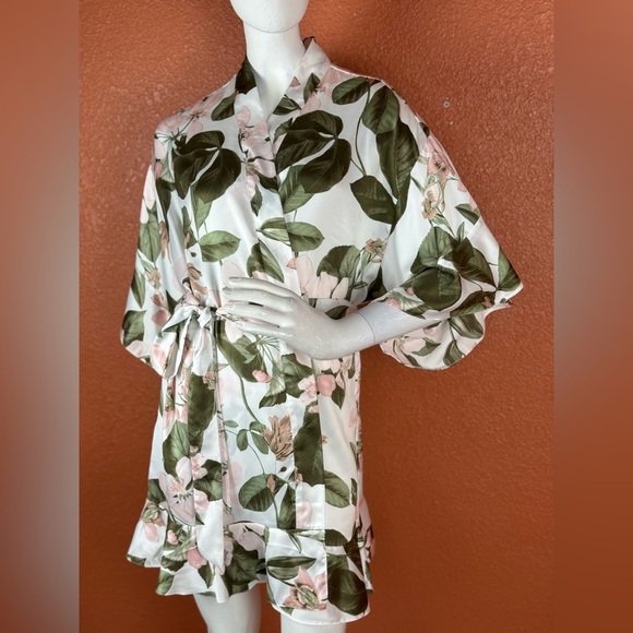 Victorias Secret Medium Here Comes The Bride Floral Satin  Wrap Robe S-XS  D4 - Picture 4 of 14